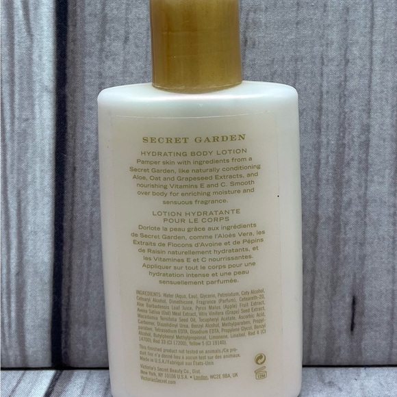Victoria's Secret Pure Seduction Hydrating Body Lotion 4.2 fl oz - Picture 2 of 2